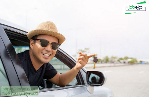 lai xe cho giam doc co can bang cap gi khong