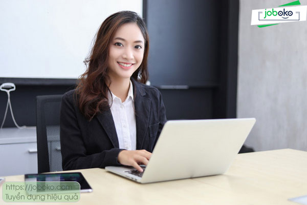 dung hoi vi sao den gio ban van chi la nhan vien quen