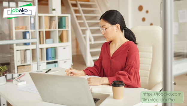 nhan vien pr truyen thong 2