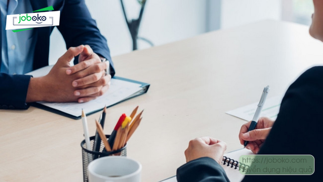 ung xu sao khi nha tuyen dung lien tuc ngat loi ban trong buoi phong van 2