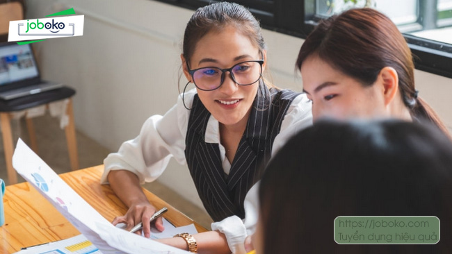 hoc marketing ra truong lam gi 2