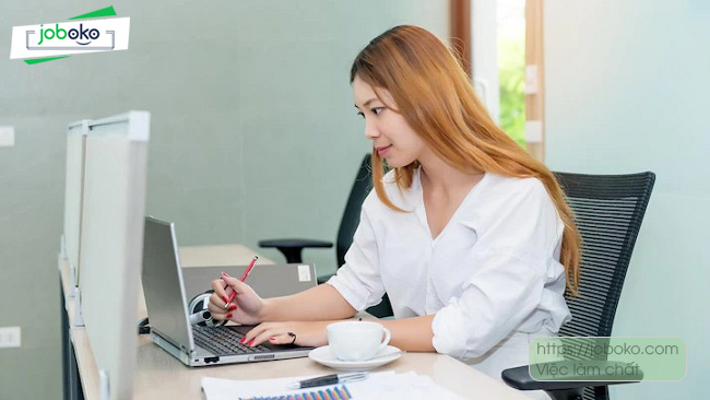 quan tri quan ly la lam gi co cac vi tri viec lam nao 4